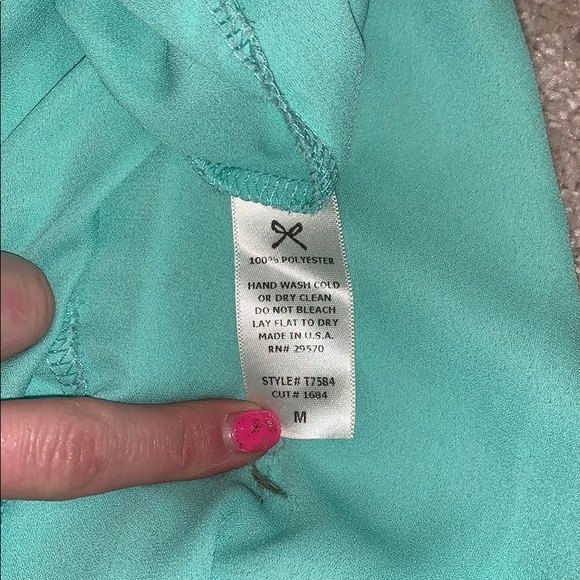 Sea foam green tank top with back bow detail - Picture 4 of 4